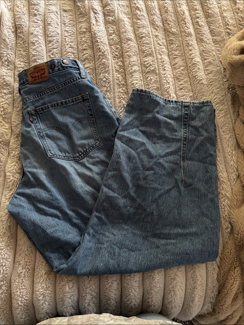 Levi's women’s cinched waist barrel Jeans - Light Blue Denim